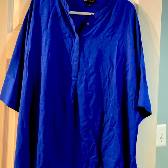 4 Dress shirts/casual button ups - Picture 2 of 9